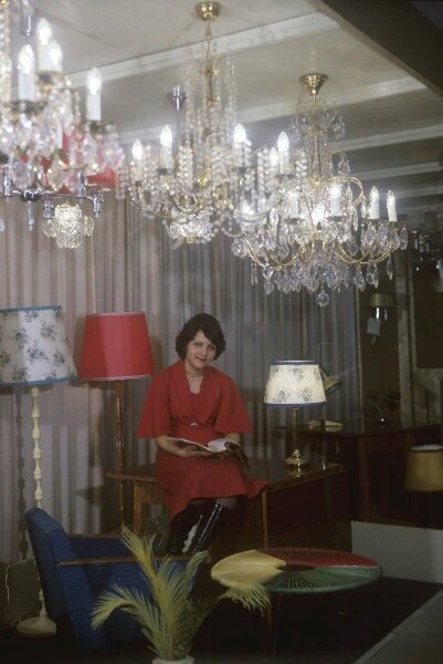 Люстры производства ПО "Армэлектроствет". Фото РИА "Новости"