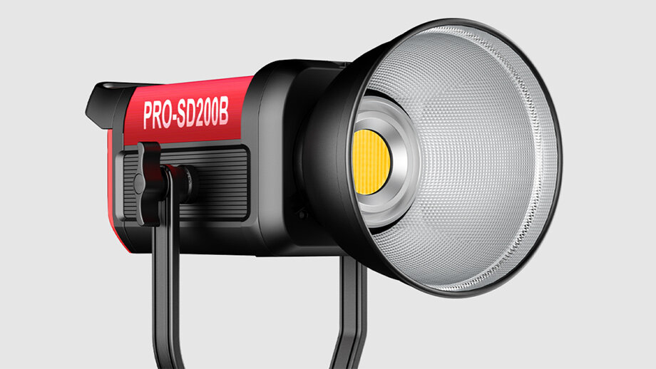 Лампа GVM PRO 200 Вт. Выглядит солидно