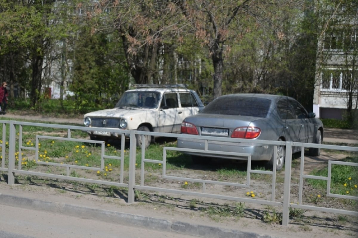    В Твери за день выявлен 171 автомобиль, припаркованный на газоне