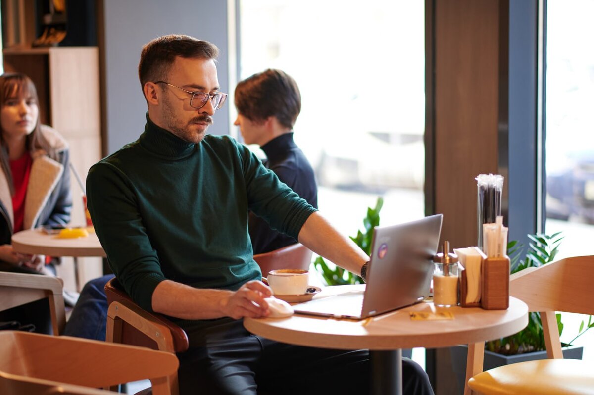 Работать в кофейне - выбор многих фрилансеров