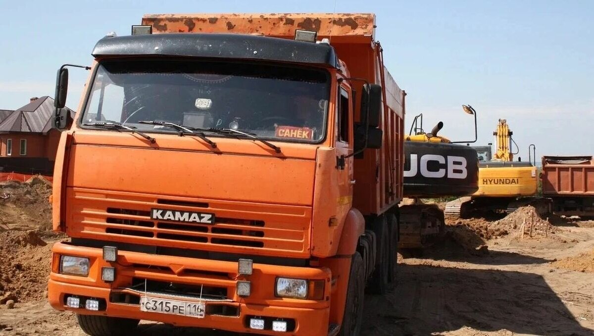     В Приволжском районе ребенок избежал попадания под колеса грузовика. Соответствующая публикация появилась в Telegram-канале «Казань на максималках 18+».