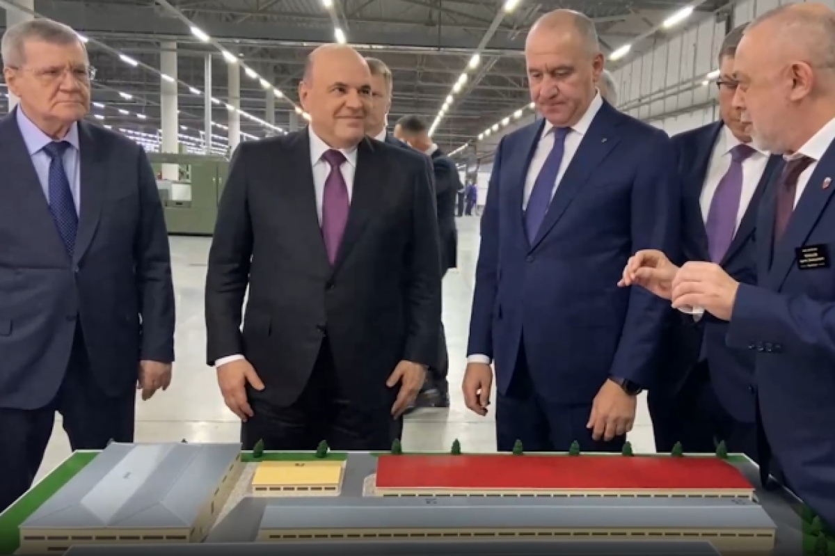    Михаил Мишустин осмотрел цех производства трикотажной пряжи «Вулкам» в КЧР