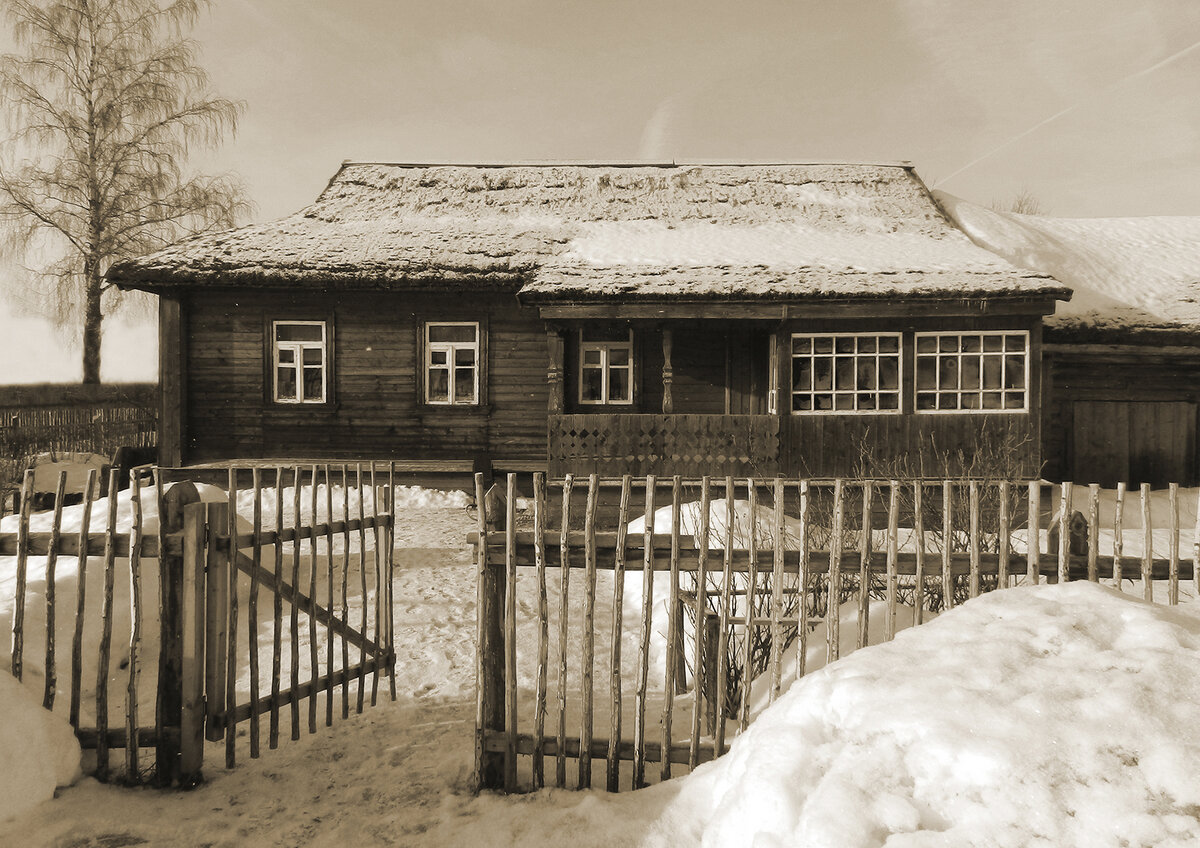 Дом семьи Гагариных в дер. Клушино (Фото С.Н. Васильевой, О.Н. Стукан, из фондов СОГБУК «Музей Ю.А. Гагарина»)
