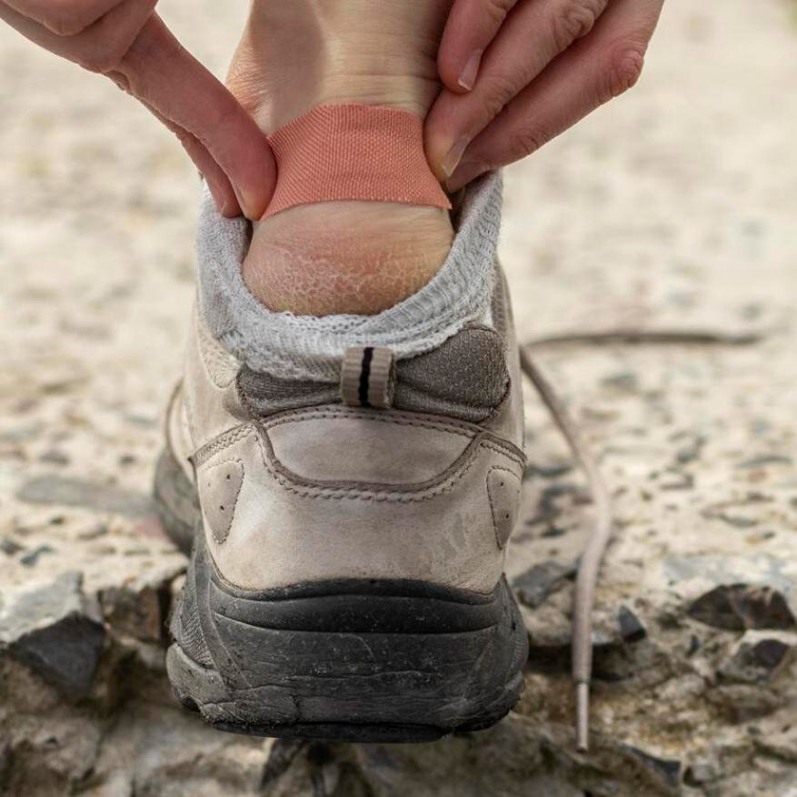 Любой обуви нужно дать время, чтобы «разносится», даже берцам и кроссовкам, прежде чем отправляться в поход или на дальнюю прогулку.