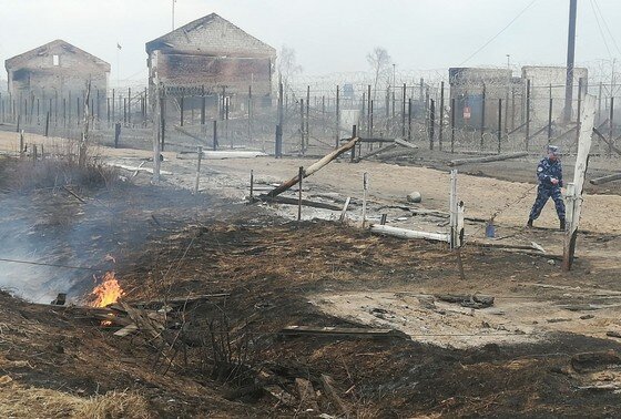    Последствия пожара в поселке Сосьва в Свердловской области