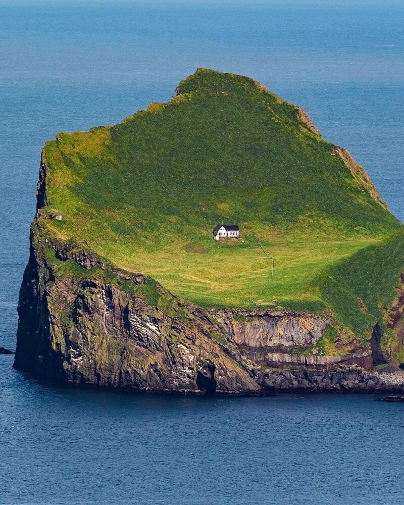 Одинокий дом на исландском острове