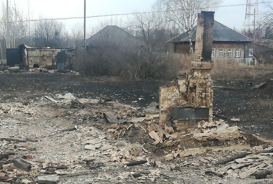    Последствия пожара в поселке Сосьва в Свердловской области