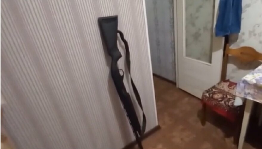    В Нефтеюганске дебошир стрелял с балкона из ружья