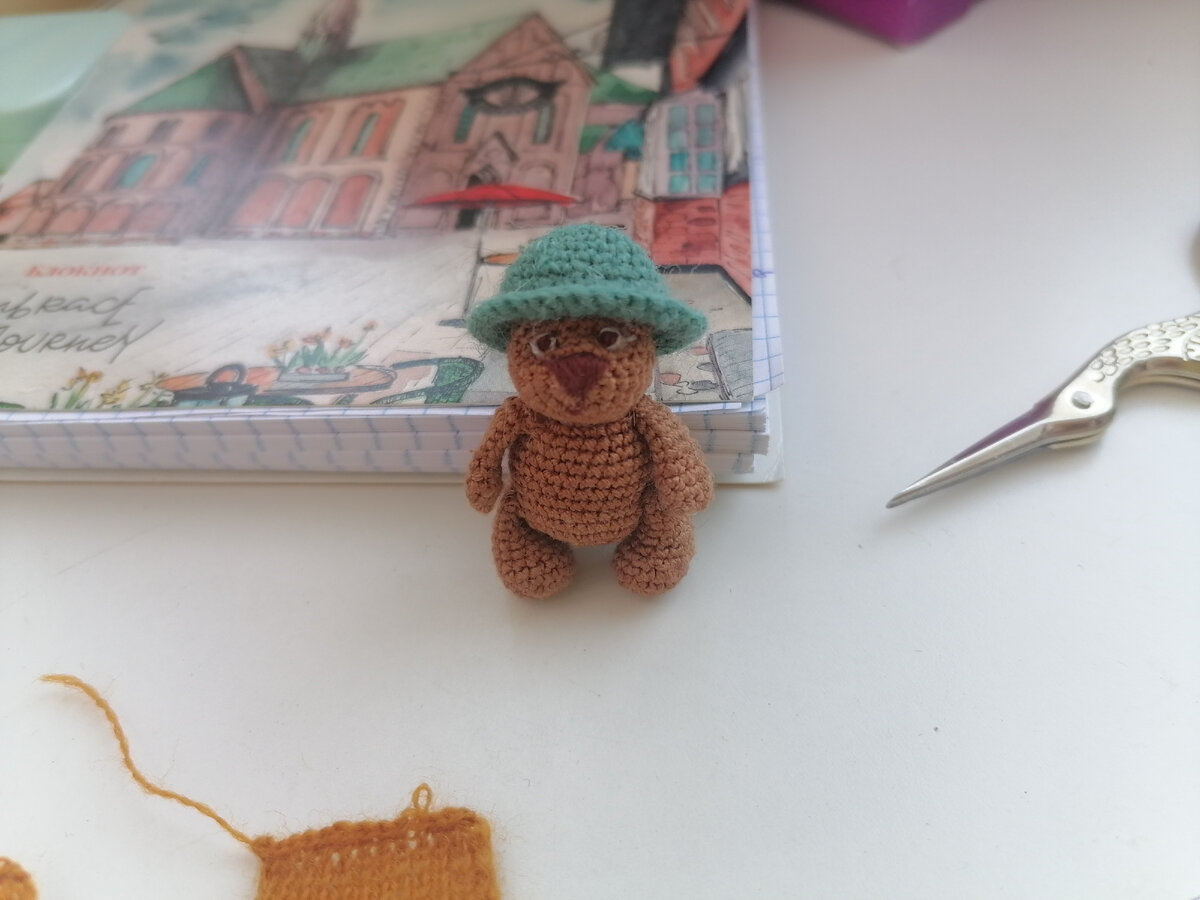 Вязала шляпочку из шерсти для вышивания)) 