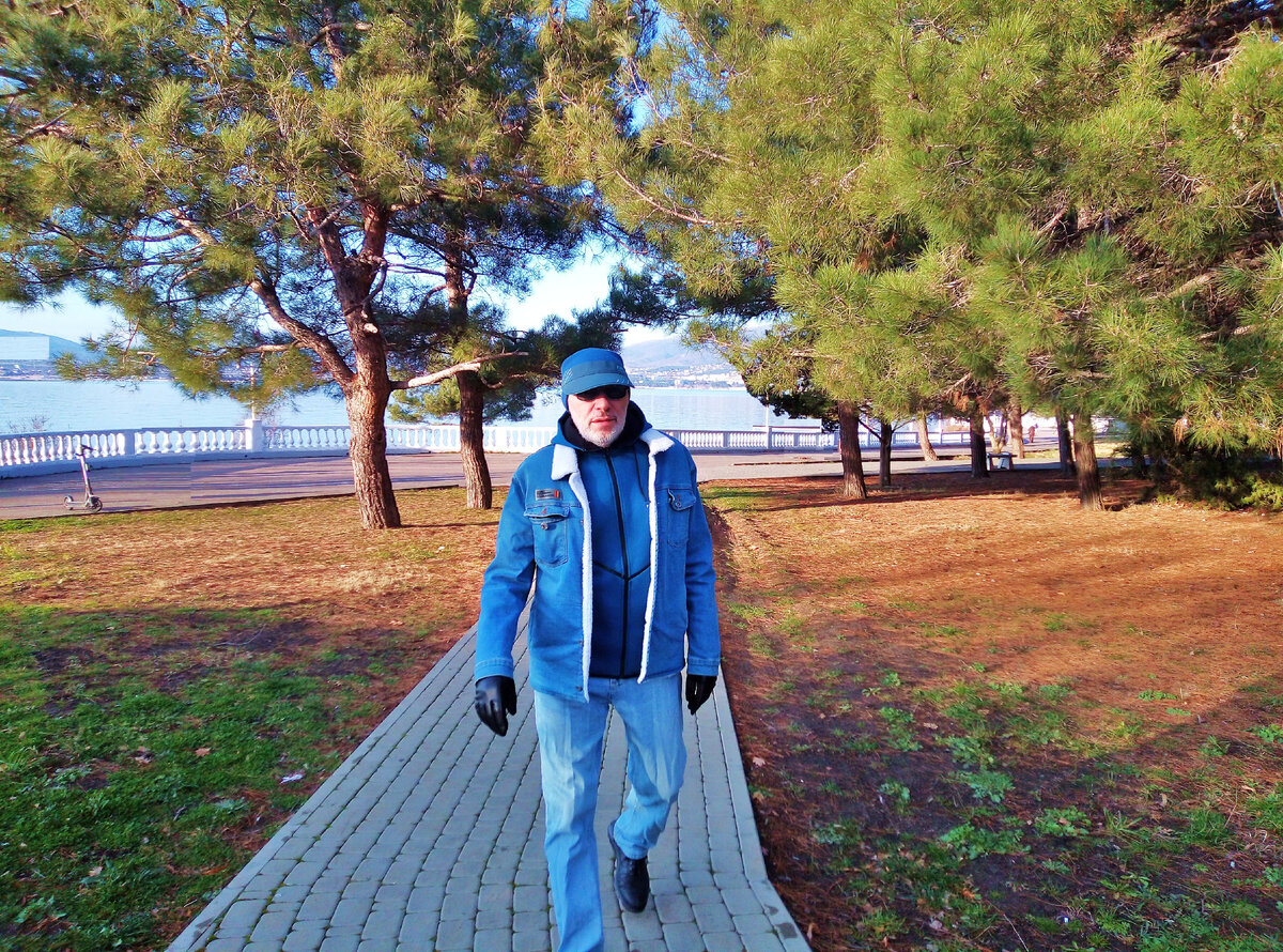 Михаил Лекс, автор рассказа и канала, Геленджик, Толстый мыс