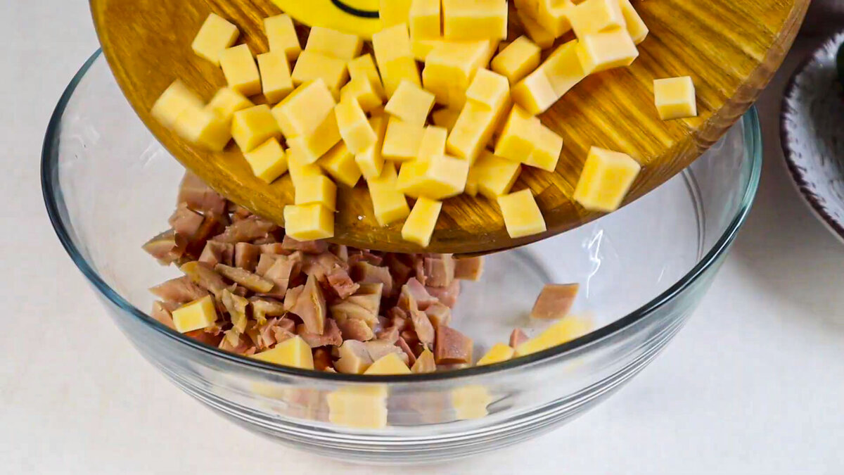 Салат "Турин" Ну очень Вкусный, Нежный, готовится Буквально 10 Минут! Похож на оливье.