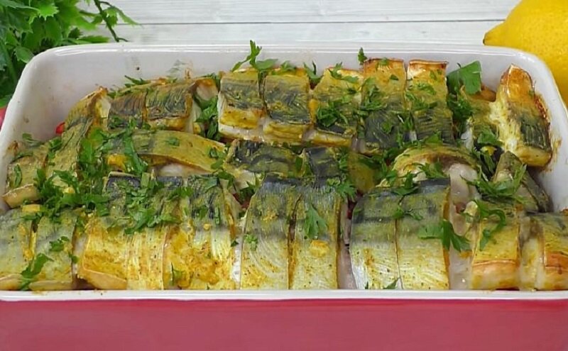 Готовим самую нежную скумбрию сразу с гарниром 