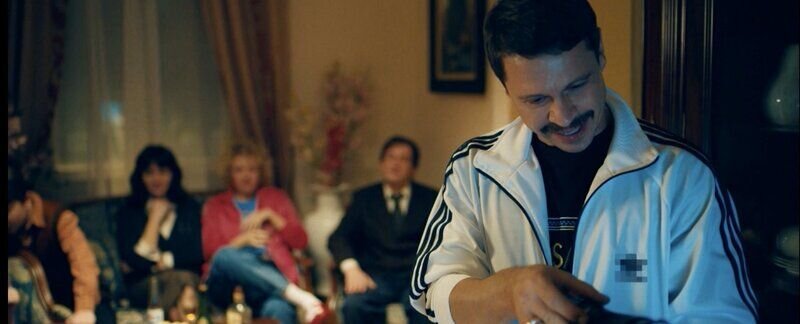 Кадр из сериала «Неприличные деньги»