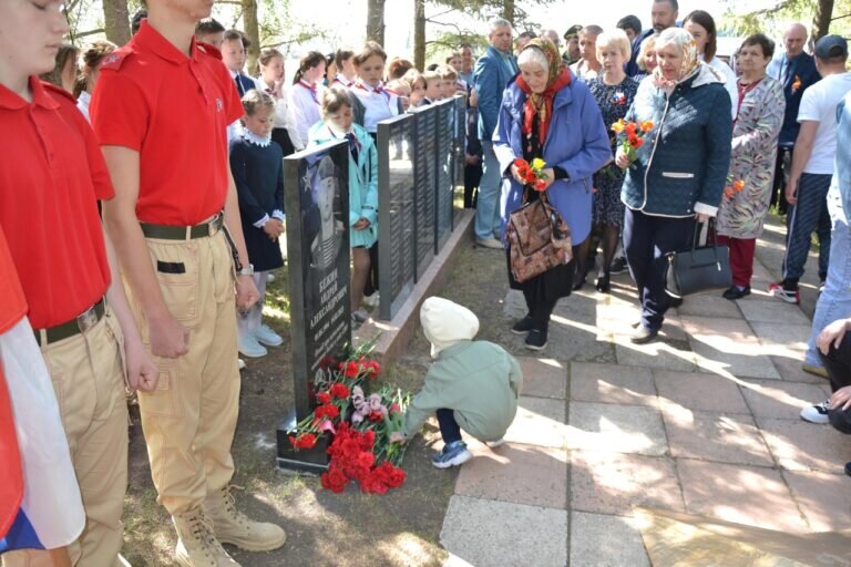    В селе Северного района открыли памятник Андрею Бежину, погибшему в ходе СВО Марина Шарт