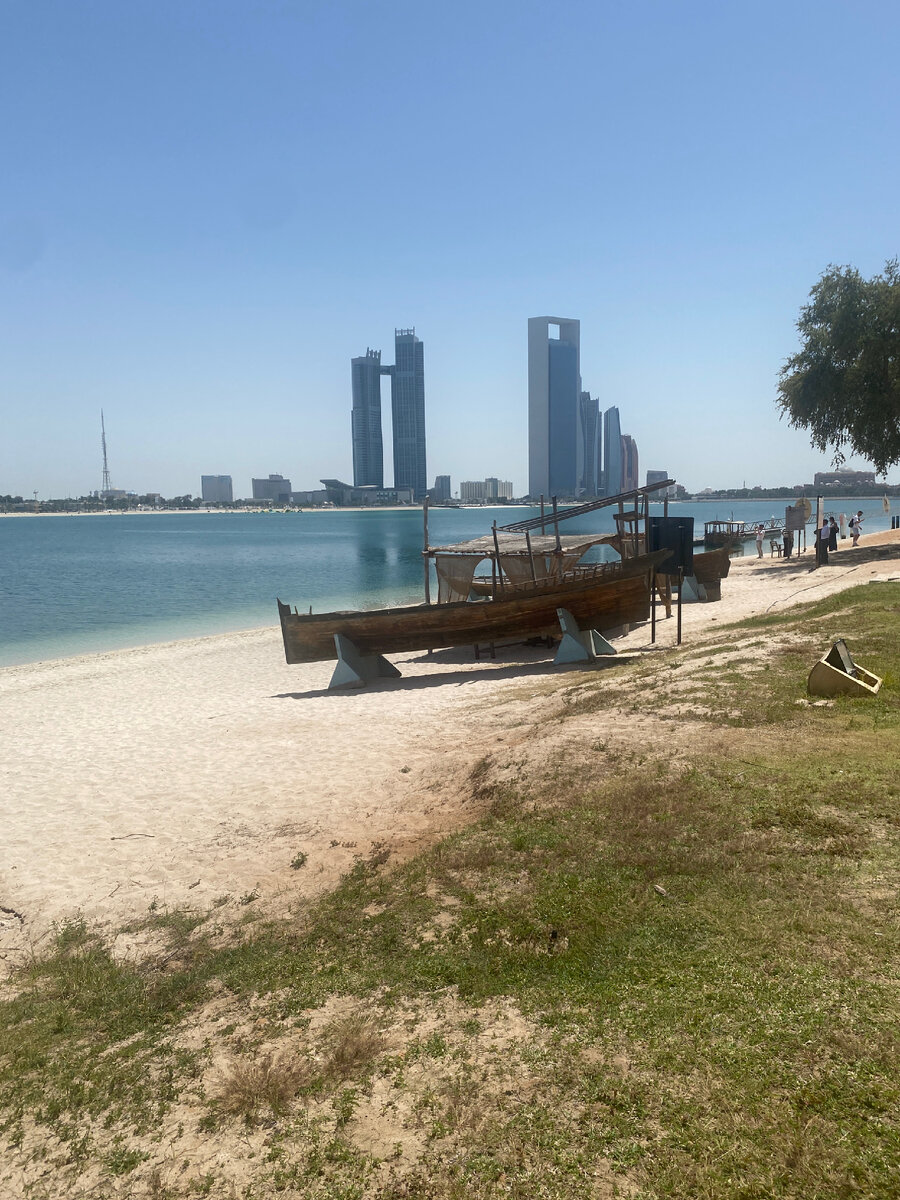 Это набережная в этническом музее Абу-Даби 