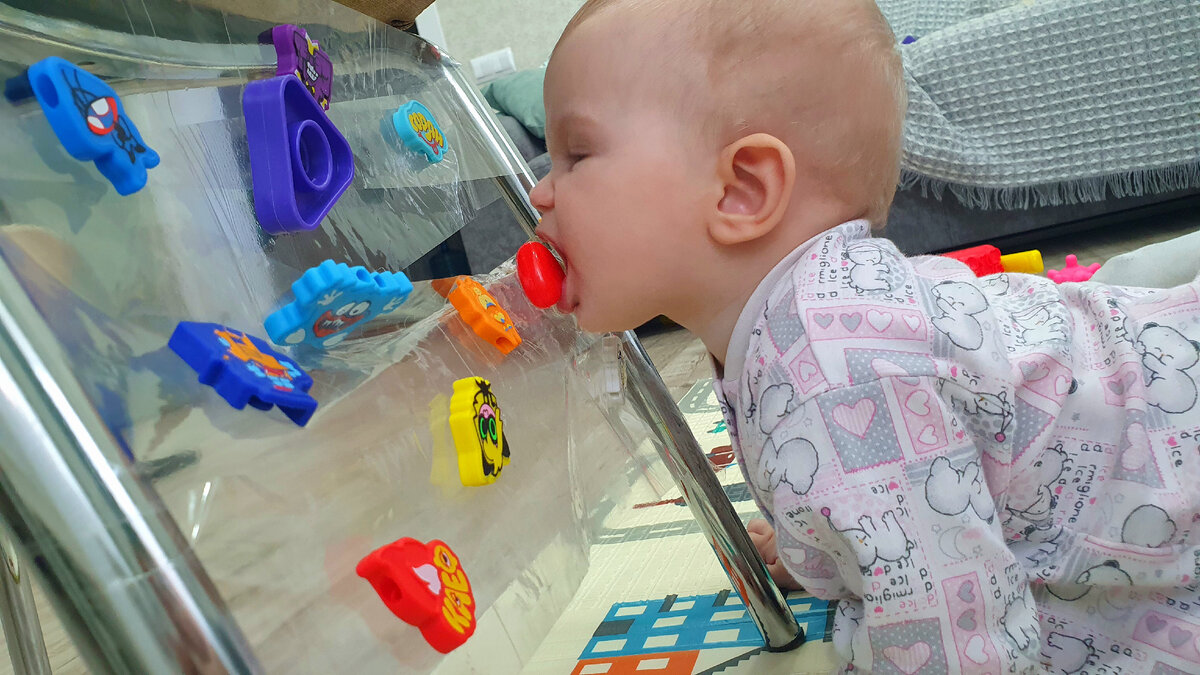 А я надеялась, что она руками их снимать будет) 