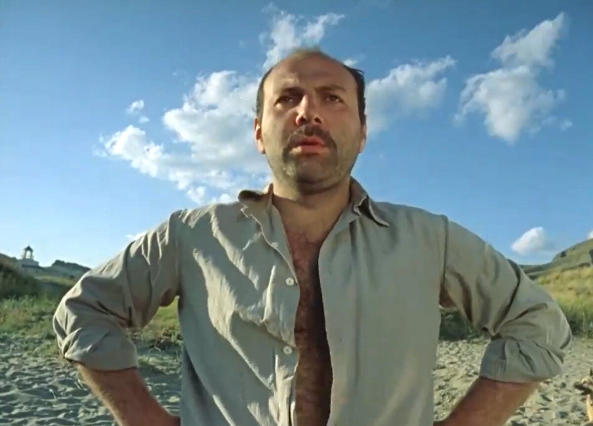 Кадр из кинофильма "История одной бильярдной команды", 1988 г., режиссер Себастьян Аларкон, сценаристы Александр Адабашьян, Себастьян Аларкон, композитор Виктор Бабушкин (скриншот)