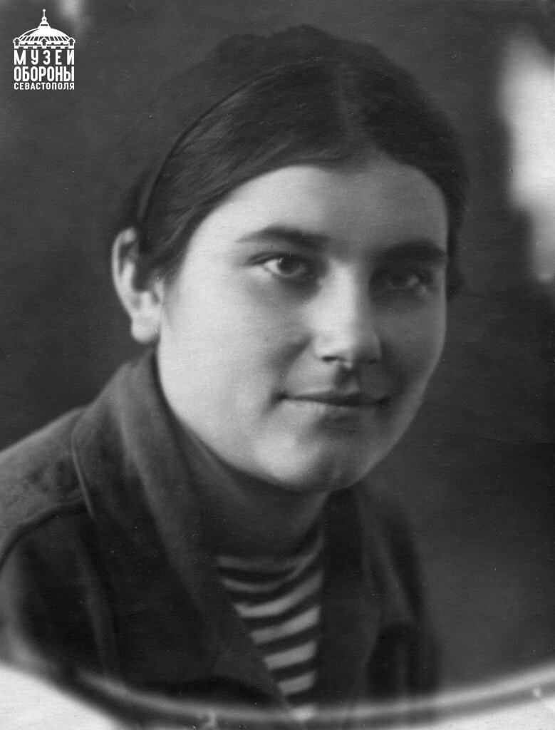 Е. Дерюгина, участница героической обороны и освобождения Севастополя Май 1942 г. Севастополь. Фото