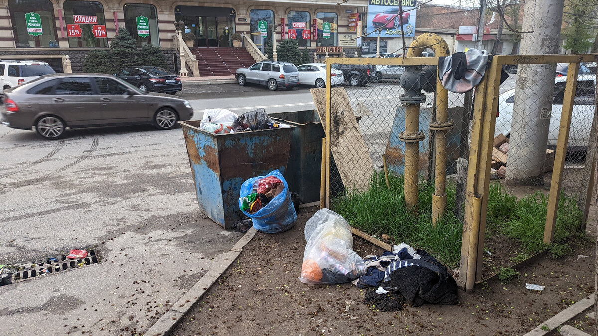 Одежда у баков, Махачкала