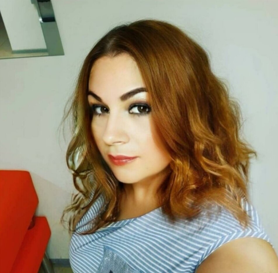 Участница номер два