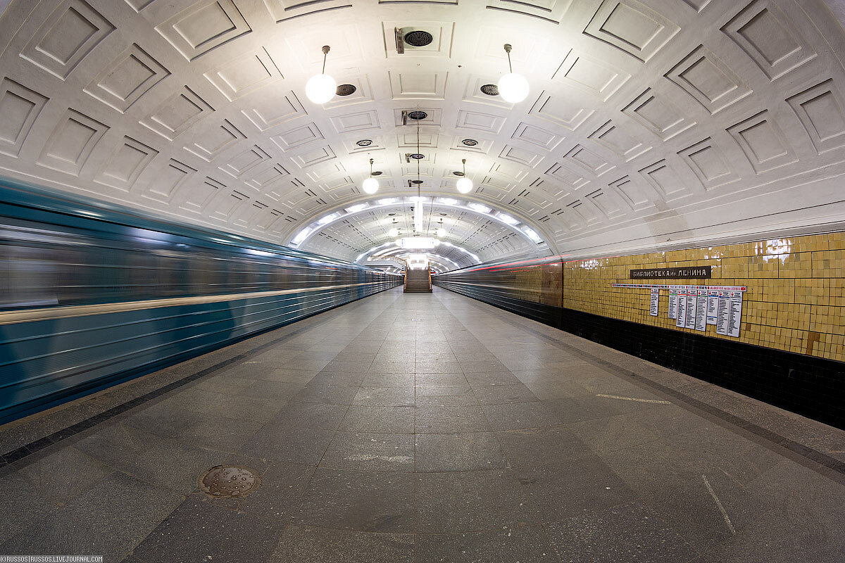 александровский сад москва станция метро