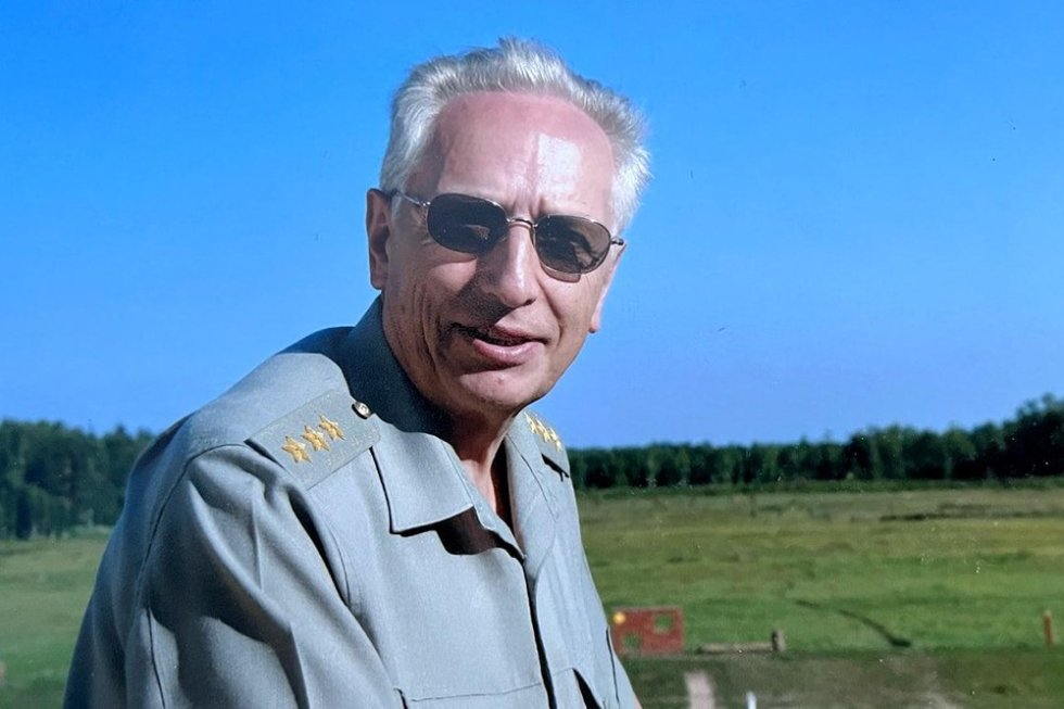 Костечко Николай Николаевич, генерал-полковник, герой РФ, настоящий разведчик. Вечная память! 