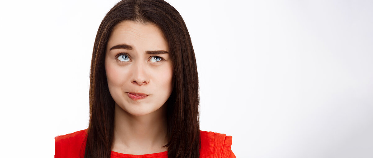 Неправильно растущие реснички сильно травмируют глаза и провоцируют серьезные заболевания. 