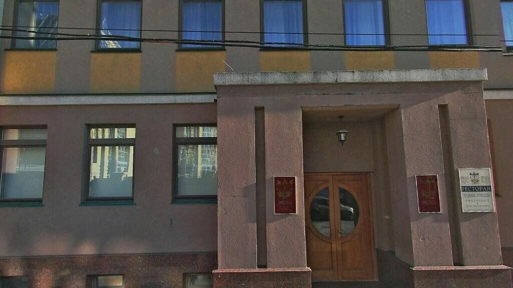     Огромный коттедж, в котором сейчас расположена гостиница «Никола Хаус», решили продать в Нижнем Новгороде. Стоимость недвижимости оценили в 200 млн рублей. Предложение опубликовано на одном из популярных сайтов для продаж.