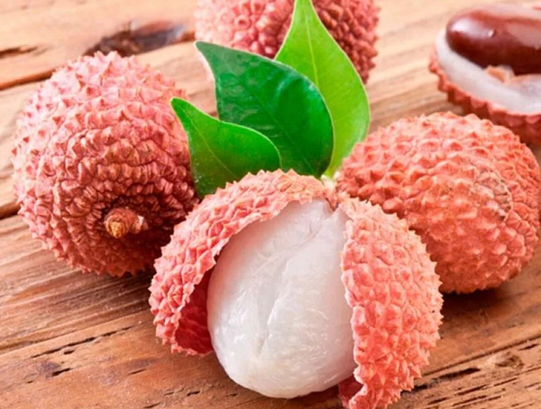 Драконий глаз фрукт личи. Лонган фрукт и личи разница. Китайские личи. Личи. Личи мадагаскарские.