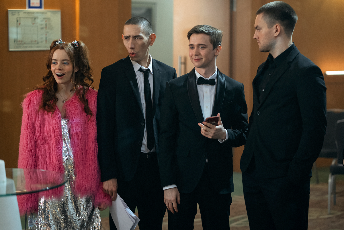 MoreTV. 2021 год. 20 минут. 



КиноПоиск: 7.5. Драма, комедия. KinoOrel - 75/100.



Режиссёр: Рустам Ильясов.



В ролях: Никита Волков, Анна Семенович, Виталий Андреев, Анастасия Крылова, Тимофей Елецкий, Владимир Гарцунов, Святослав Рогожан, Мила Ершова, Алёна Швиденкова. 

