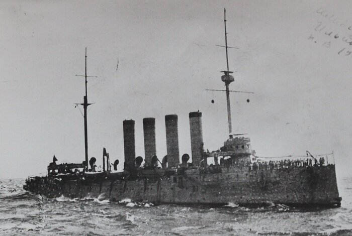 Крейсер «Варяг» во время перехода из Владивостока в Романов-на-Мурмане в 1916 году.
Источник: https://commons.wikimedia.org