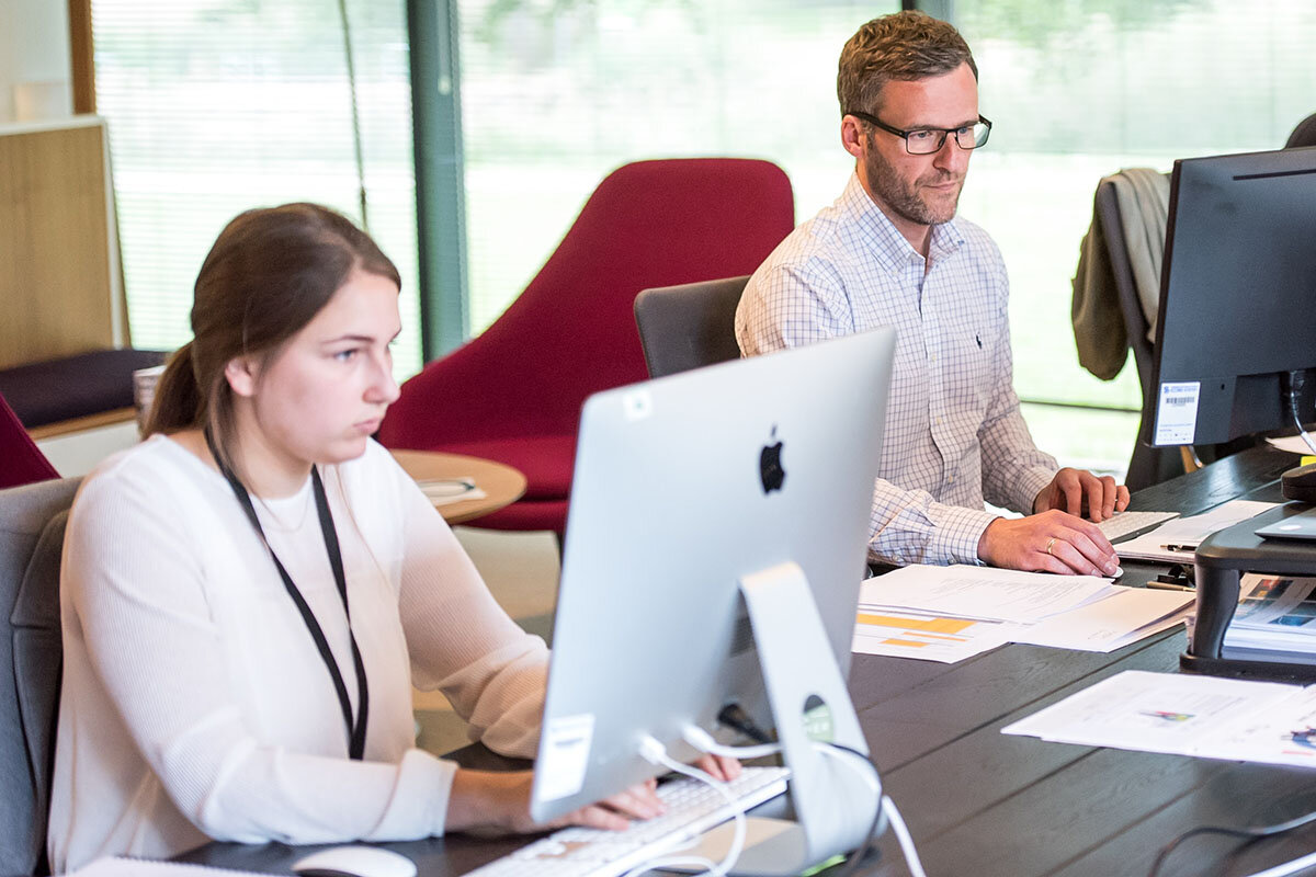    Работа в офисе — не единственный способ организации труда. Источник: Unsplash.com