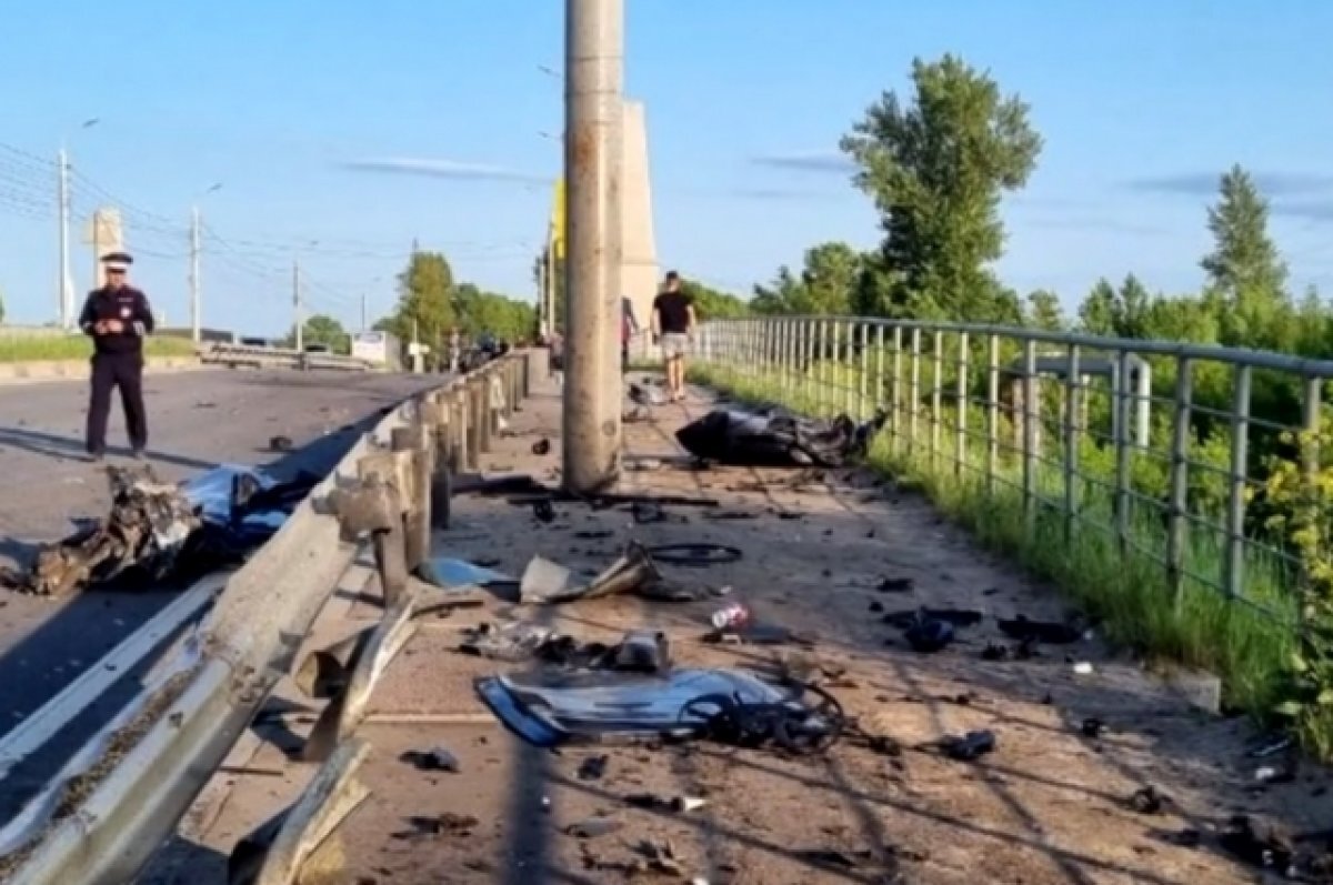    В УГИБДД пояснили, почему в ДТП на шоссе в Твери BMW стала грудой железа