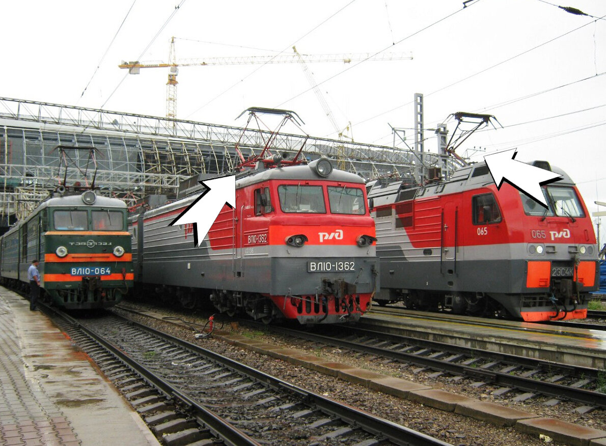 Пантографы на ВЛ10 и полупантограф на 2ЭС4К. Автор: ER2R-7083