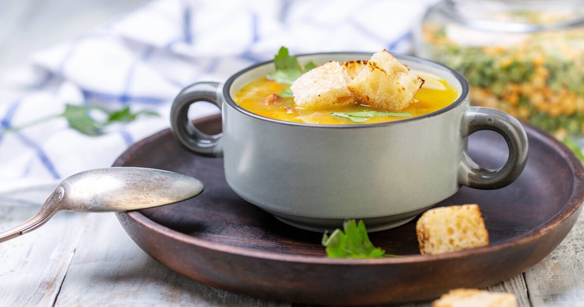     Суп со стручковым горошком и ветчиной: сезонный рецепт