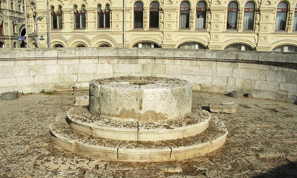 Центральная часть Лобного места.