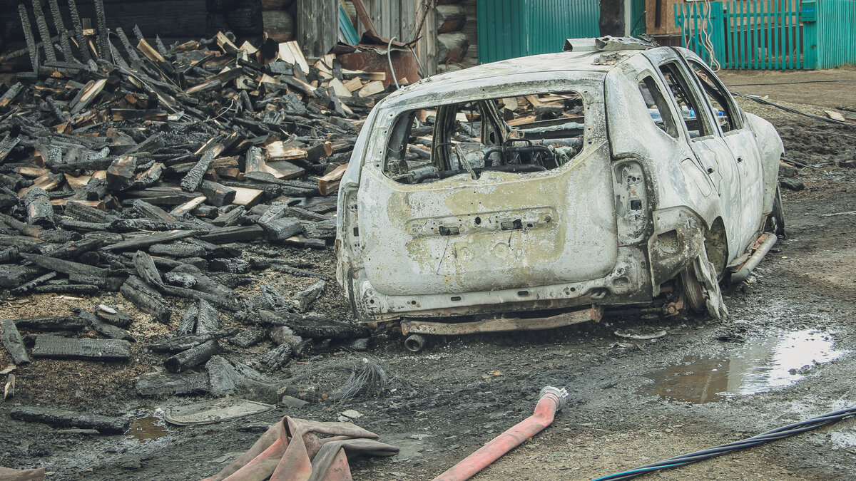     В Ставрополе во вторник утром, 6 июня, произошло возгорание шести автомобилей, сообщили в региональном УМЧС.