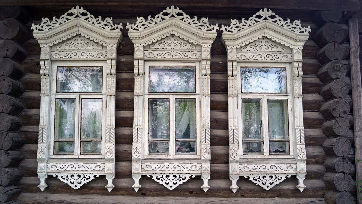 Дом с наличниками в посёлке Палех Ивановской области.