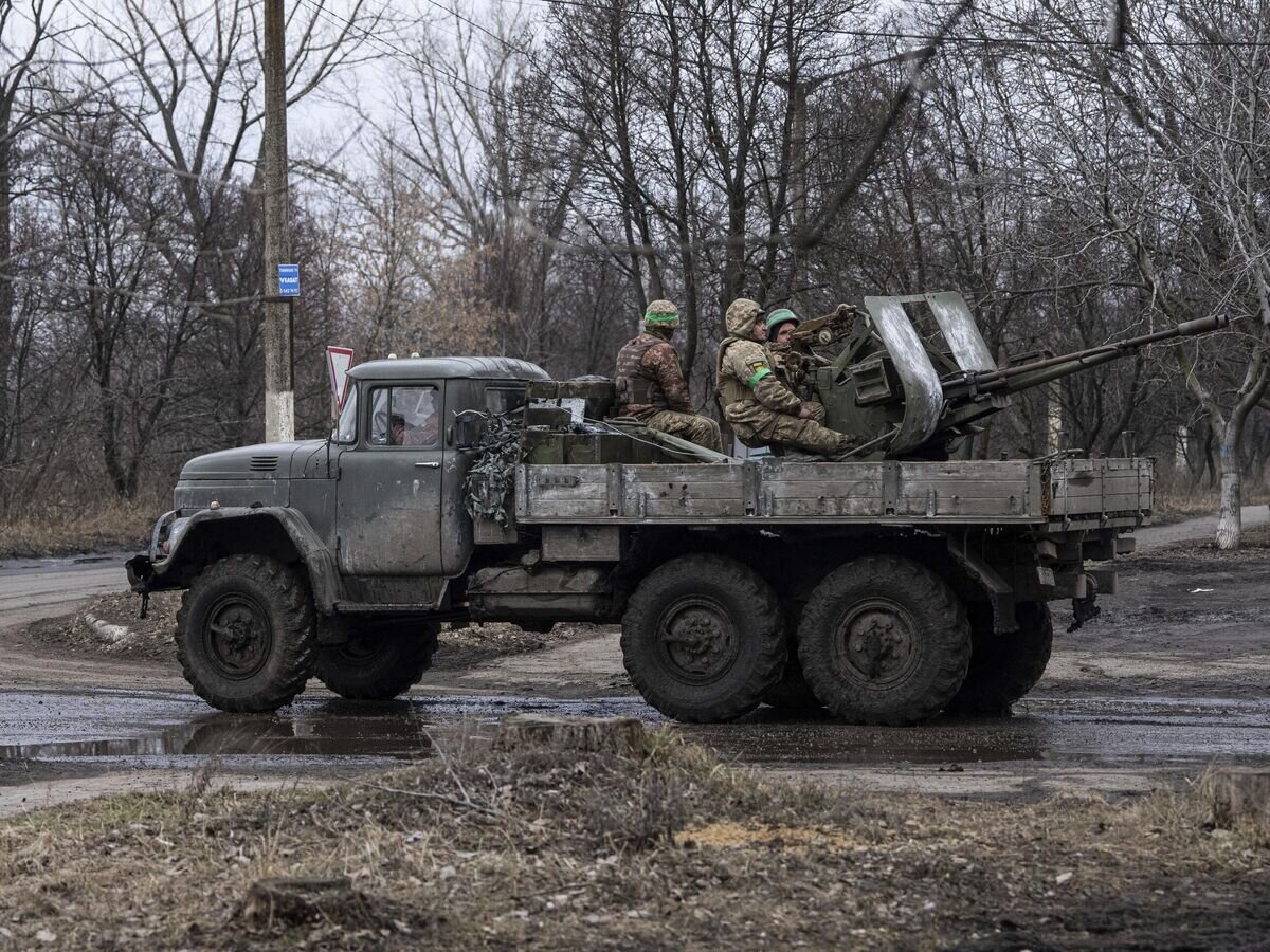    Украинские военные© AP Photo / Evgeniy Maloletka