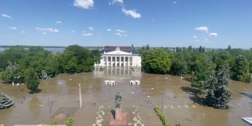    Кадры подтопленной Новой Каховки.Скриншот видеоролика.