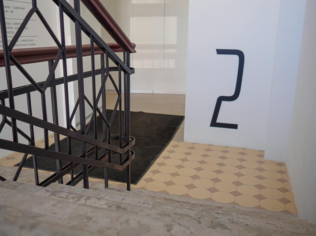 Плитка и перила частично восстановленные, частично оригинальные. Фото: Дмитрий Абрамов / MR7