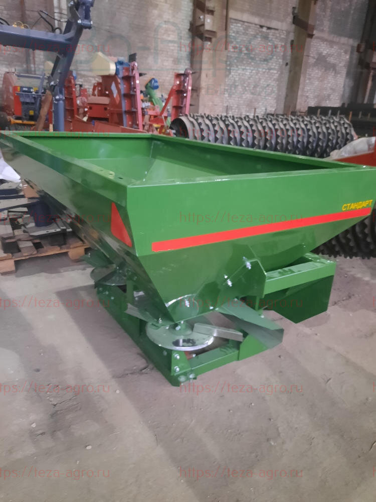 Разбрасыватель РУМ-900 "Стандарт" на складе компании