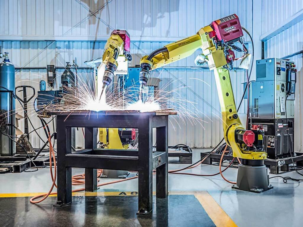 Сварочный робот российского производства.