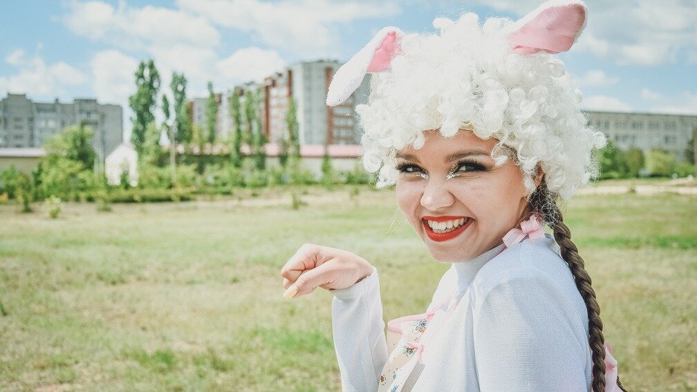     Специалисты по разводам фиксируют необычную тенденцию. Все чаще женщины бросают мужей, а иногда и детей, чтобы «найти себя» и реализоваться. Почему это происходит, рассуждают юрист и психолог.