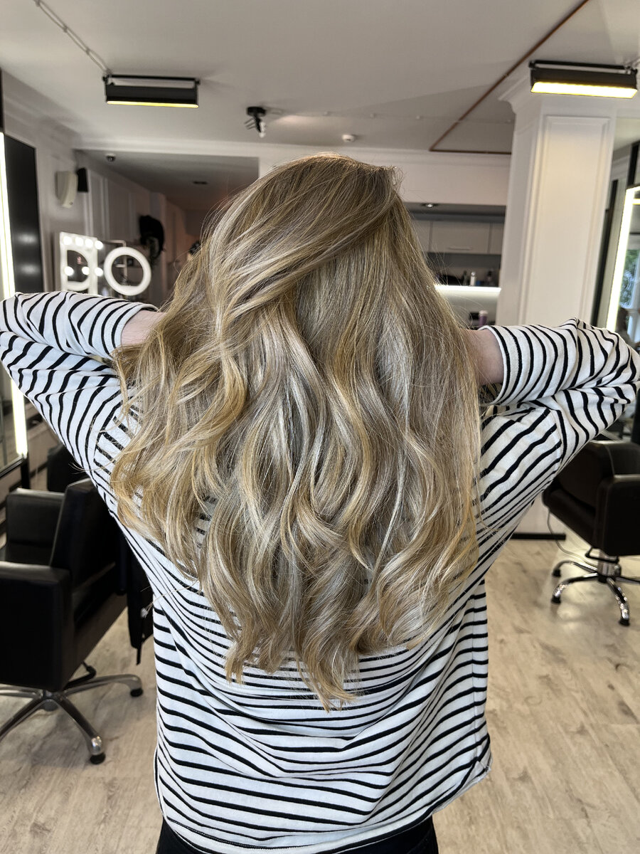 Работа стилиста Kosa Colour Studio в технике "Поцелуй солнца".