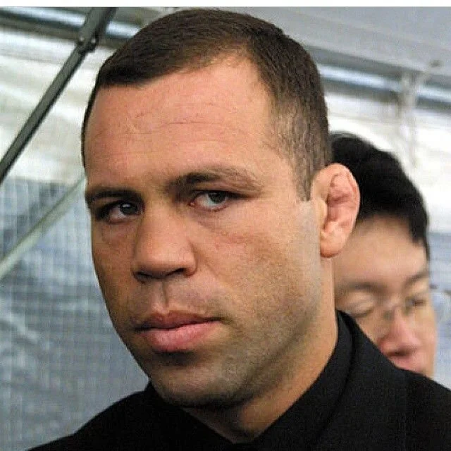 Силва в начале карьеры, с еще целым лицом