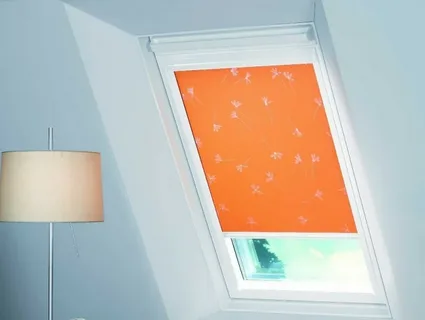 Uni2 на мансардном окне.