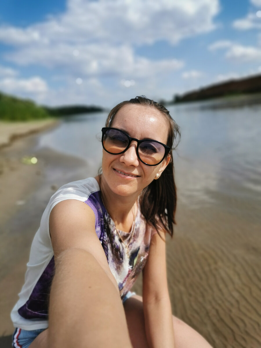 Надя совсем рядом с Волгой. И из Астрахани тоже полно фоток. 