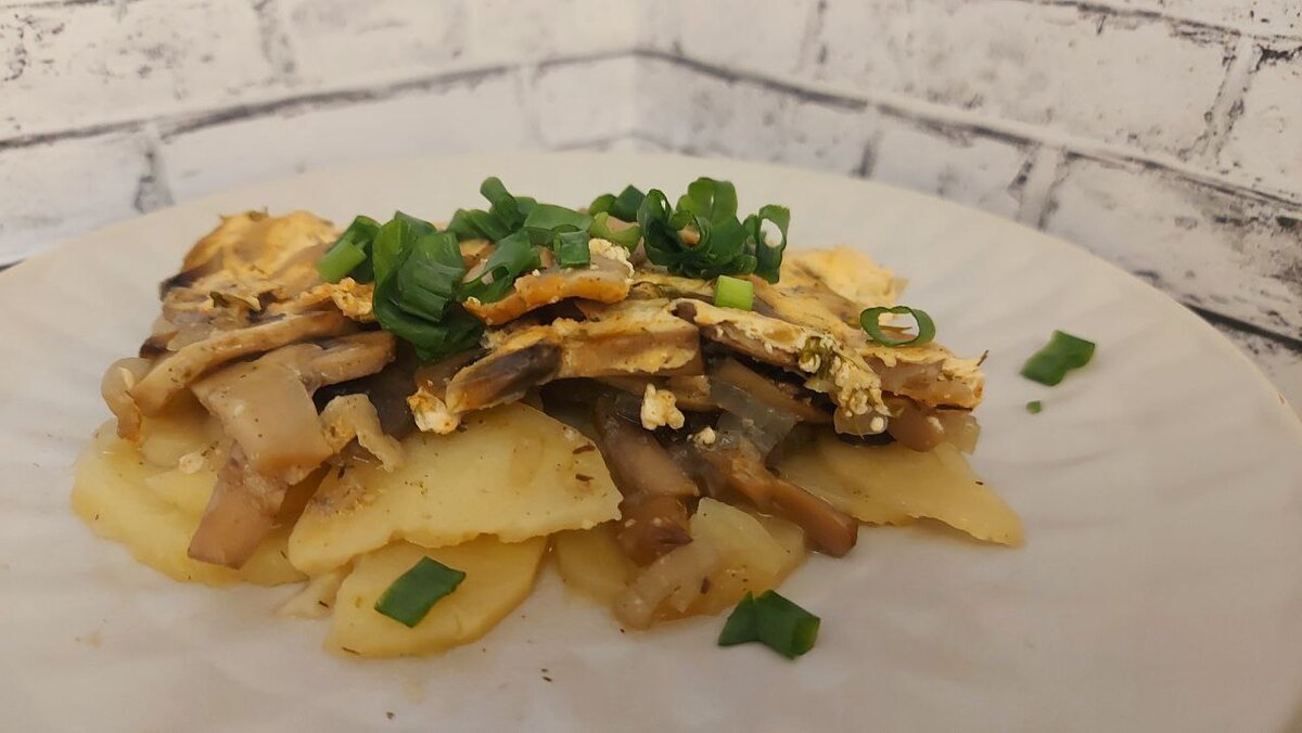 Картошка с грибами в духовке