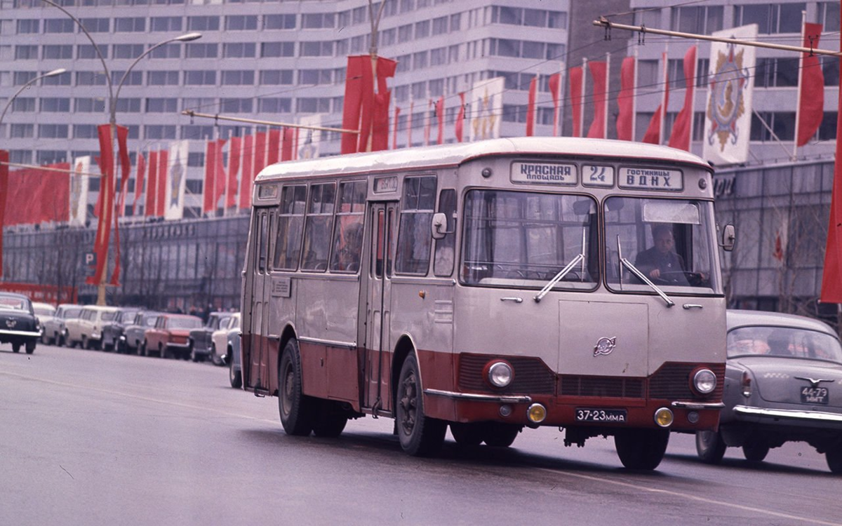 Автобусы прошлых лет. ЛИАЗ 677 Москва. ЛИАЗ 677 СССР. ЛИАЗ-677 автобус автобусы СССР. ЛИАЗ 677 Луноход.